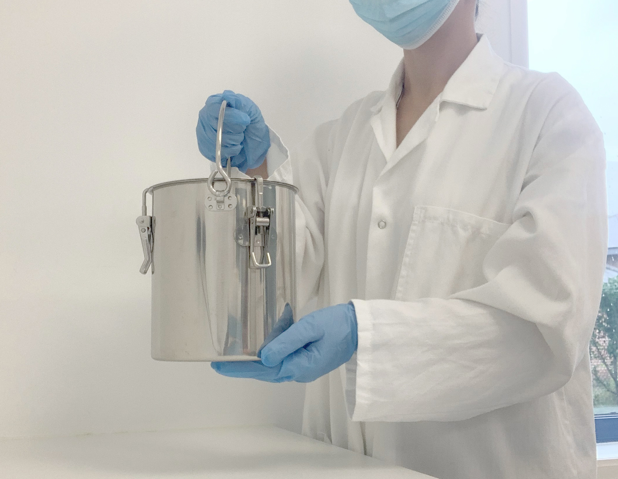 Cleanroom & Laboratory Cans with Lids